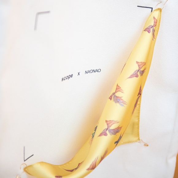 Special white tote with artist design mini silk scarf - Picture 6 of 7